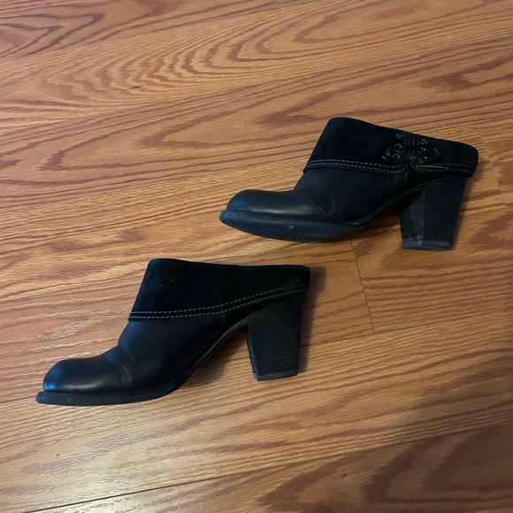 Shoes - Picture 4 of 5